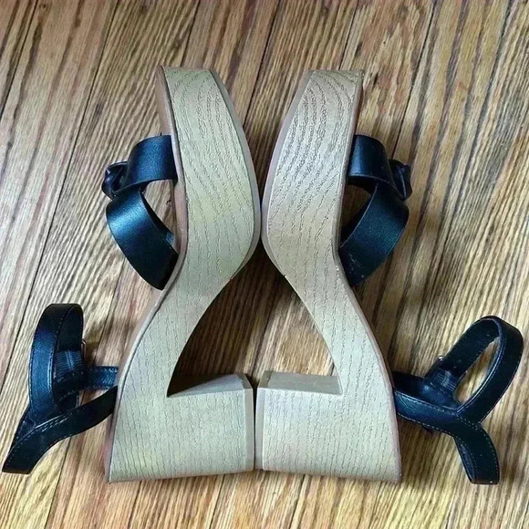 Universal Thread Platform Heels - Picture 5 of 5